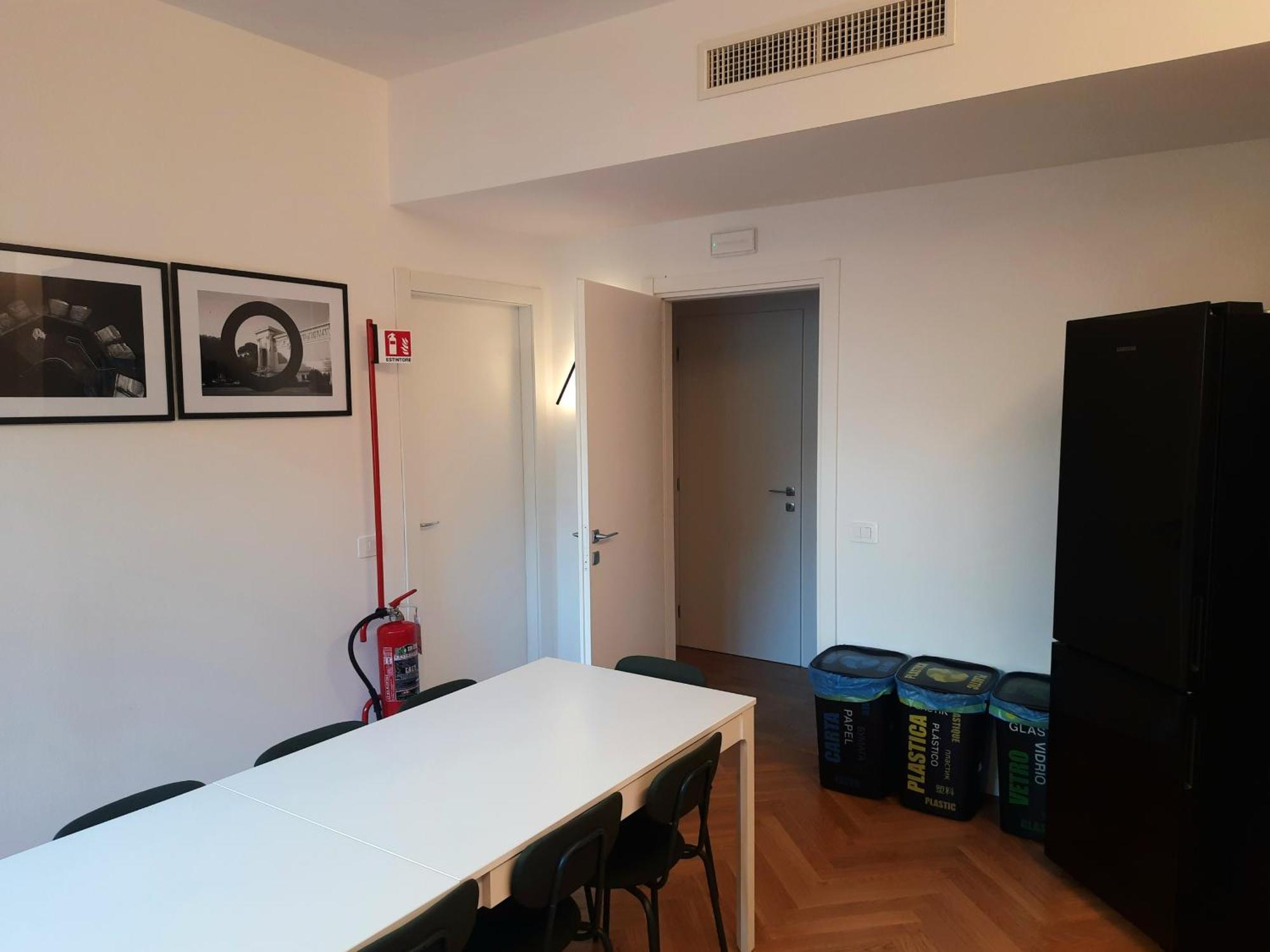 Mako Suites - Centro E Stazione Монца Экстерьер фото