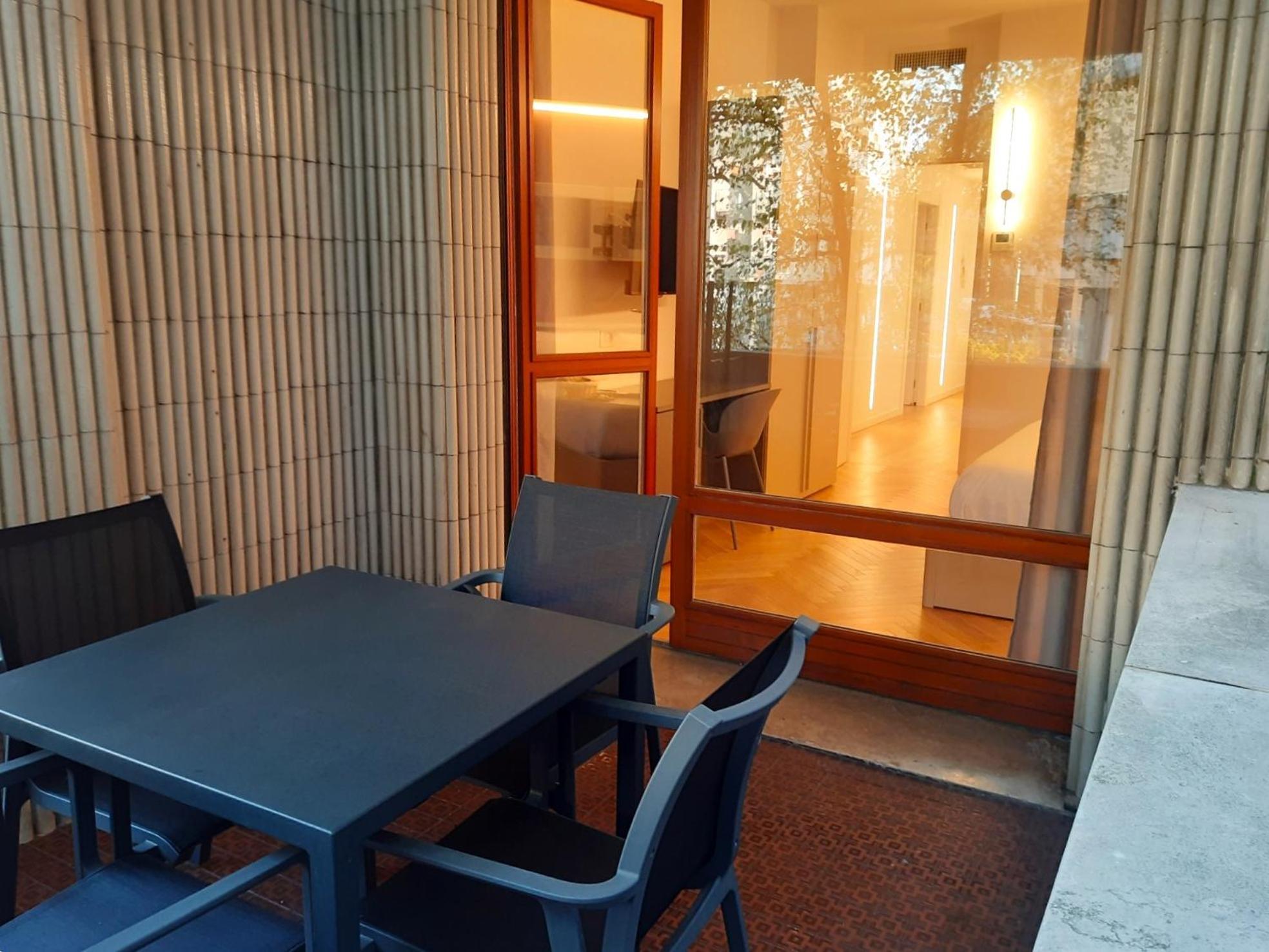 Mako Suites - Centro E Stazione Монца Экстерьер фото