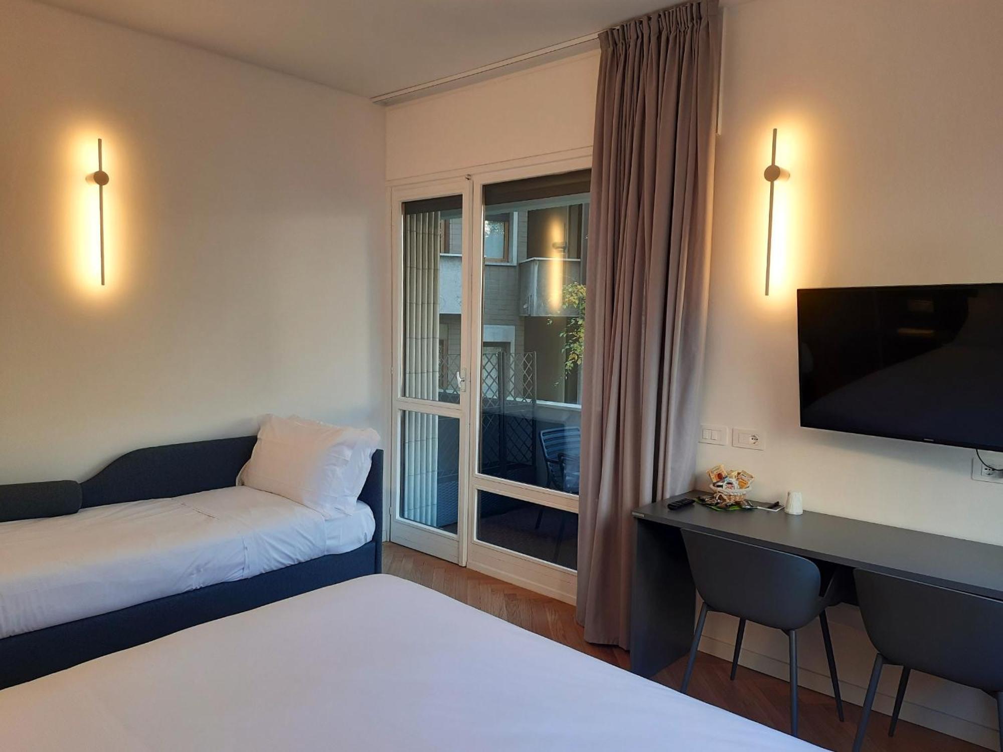 Mako Suites - Centro E Stazione Монца Экстерьер фото