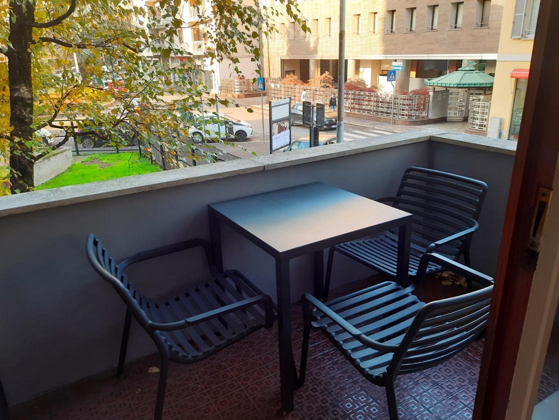 Mako Suites - Centro E Stazione Монца Экстерьер фото