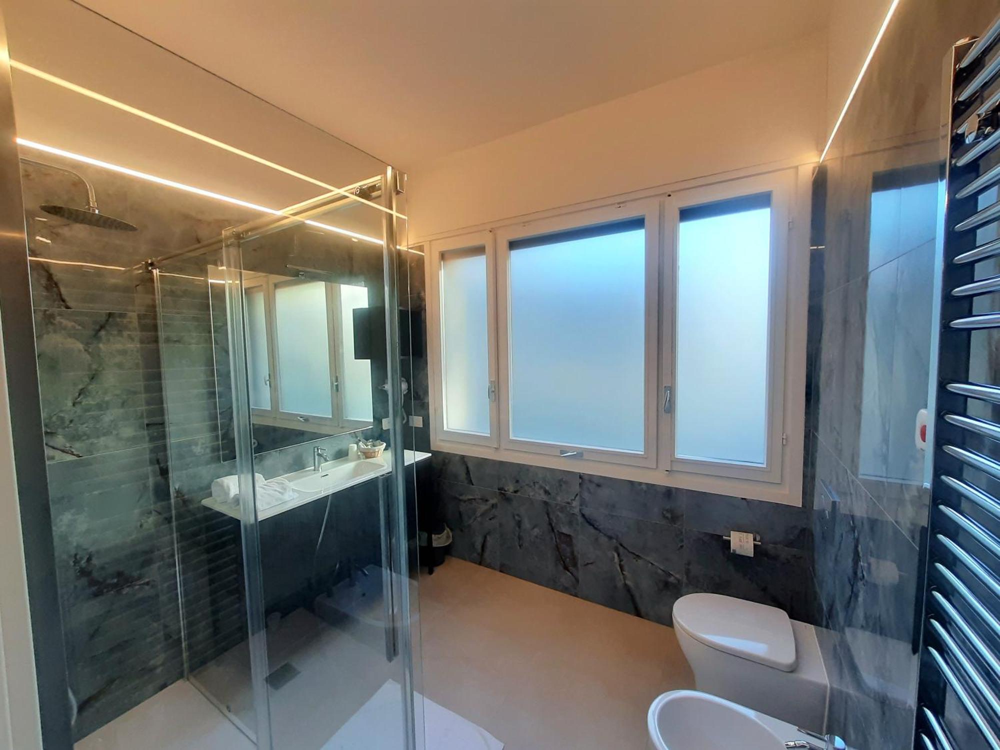 Mako Suites - Centro E Stazione Монца Экстерьер фото